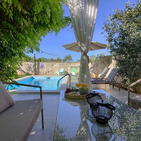 Charming Kalu With Private Pool Near Rovinj By Wiibuk Villa Mrgani