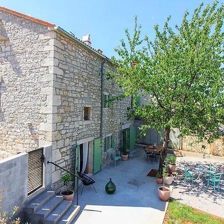 Charming Kalu With Private Pool Near Rovinj By Wiibuk * Mrgani