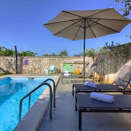 Charming Kalu With Private Pool Near Rovinj By Wiibuk Villa