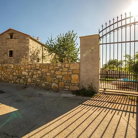Villa Charming Kalu With Private Pool Near Rovinj By Wiibuk Mrgani