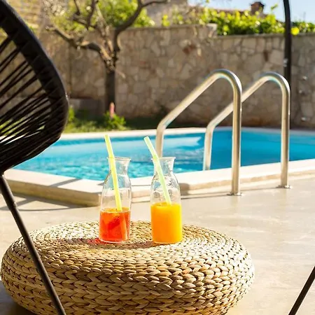 Charming Kalu With Private Pool Near Rovinj By Wiibuk Mrgani