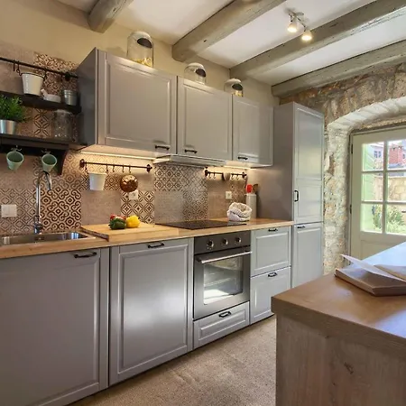Charming Kalu With Private Pool Near Rovinj By Wiibuk Villa