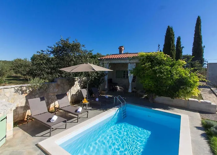 Charming Kalu With Private Pool Near Rovinj By Wiibuk