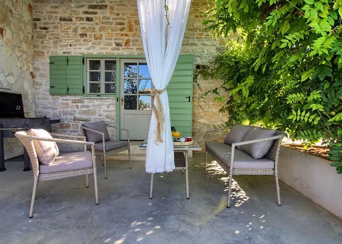 Willa Charming Kalu With Private Pool Near Rovinj By Wiibuk