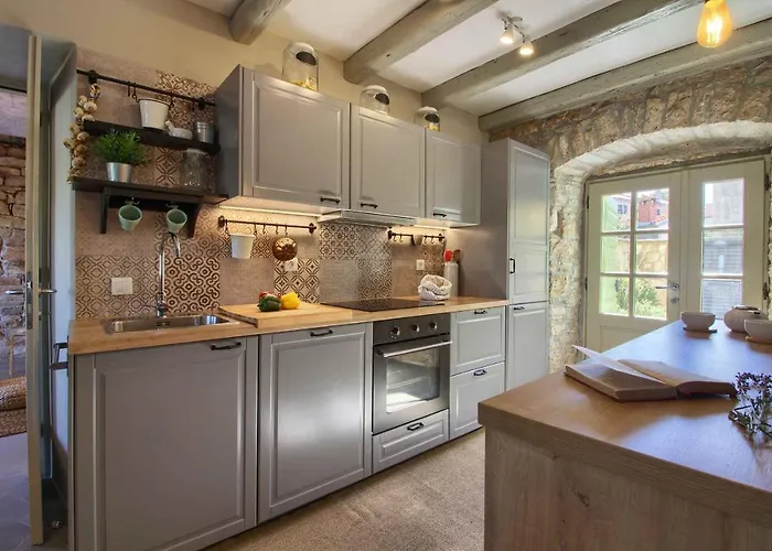 Charming Kalu With Private Pool Near Rovinj By Wiibuk Willa