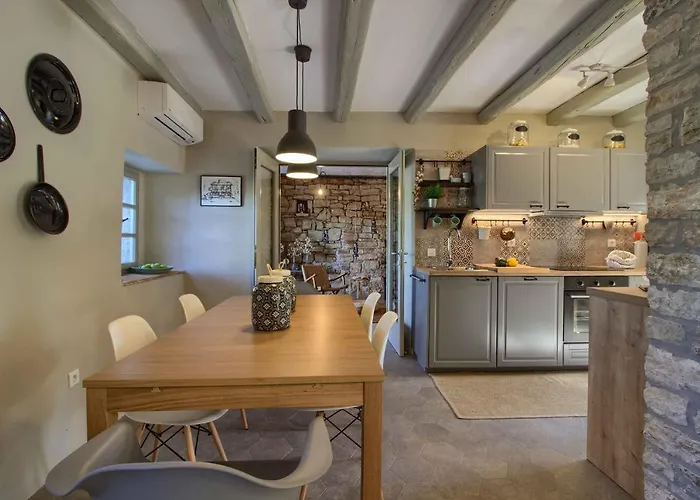 Willa Charming Kalu With Private Pool Near Rovinj By Wiibuk