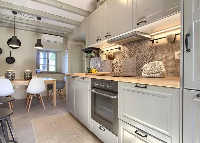 Willa Charming Kalu With Private Pool Near Rovinj By Wiibuk